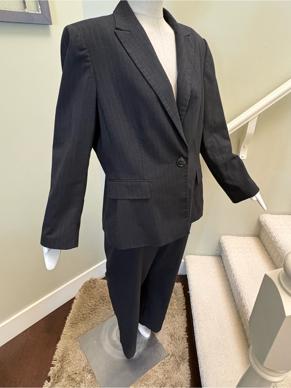 Kasper Black Pinstripe Single-Button Lined Suit. Sz 16
